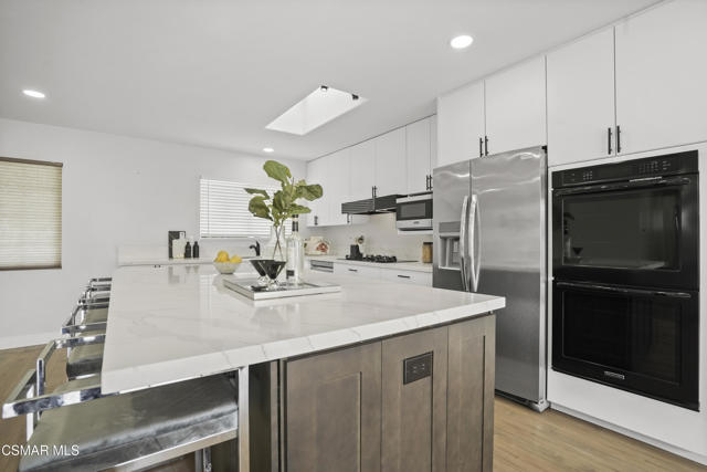 174 Wendy Drive, Thousand Oaks CA: https://media.crmls.org/mediaz/c1aef5aa-8a3d-4767-98bd-a7b2c8a4d2bb.jpg