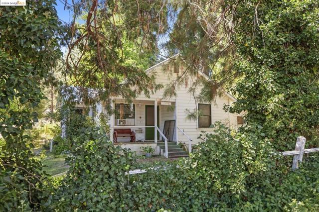 10488 Converse RD, Coulterville CA: https://media.crmls.org/mediaz/c1af9878-1fc1-4db4-9297-762842b7e109.jpg