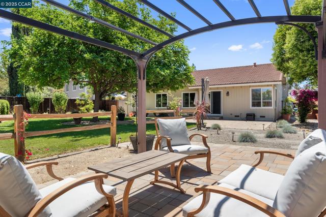 4672 N Larwin Ave, Concord CA: https://media.crmls.org/mediaz/c1afca82-60b1-4f29-b403-9a26fb61c7a4.jpg