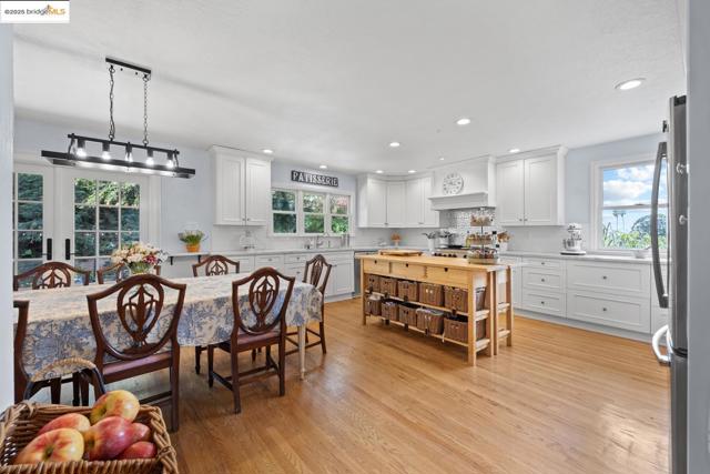 2821 Erin CT, Richmond CA: https://media.crmls.org/mediaz/c1afcb7e-4150-4965-bc50-70e7ae2df6f0.jpg