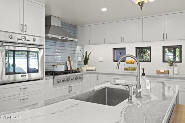 240 N Padre Juan Avenue, Ojai CA: https://media.crmls.org/mediaz/c1afee36-f5c2-4ac3-8989-ff221e336ba3.jpg