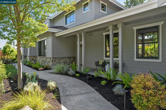 10 Candlelight Lane, Lafayette CA: https://media.crmls.org/mediaz/c1b0172f-fa4e-48d7-ab5a-6372fc2bdb08.jpg