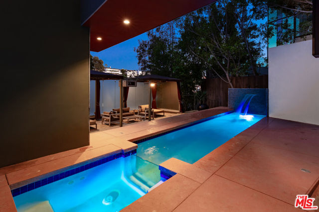 2738 Rinconia Drive, Los Angeles CA: https://media.crmls.org/mediaz/c1b02884-3fd5-4045-b602-4ccf197a5d61.jpg