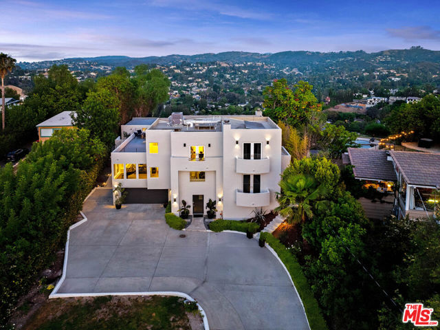5118 Cerrillos Drive, Woodland Hills CA: https://media.crmls.org/mediaz/c1b02d34-7d19-4944-a524-c0b239e7b556.jpg