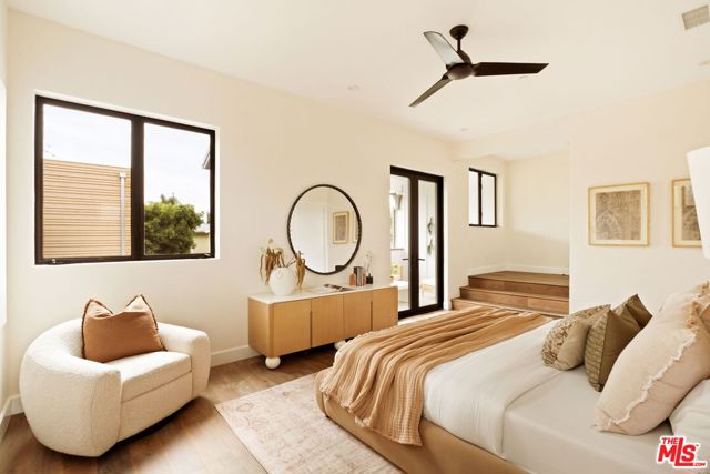 1023 Superba Avenue, Venice CA: https://media.crmls.org/mediaz/c1b0a7df-9c57-4522-b083-5ed7a8e4b97c.jpg