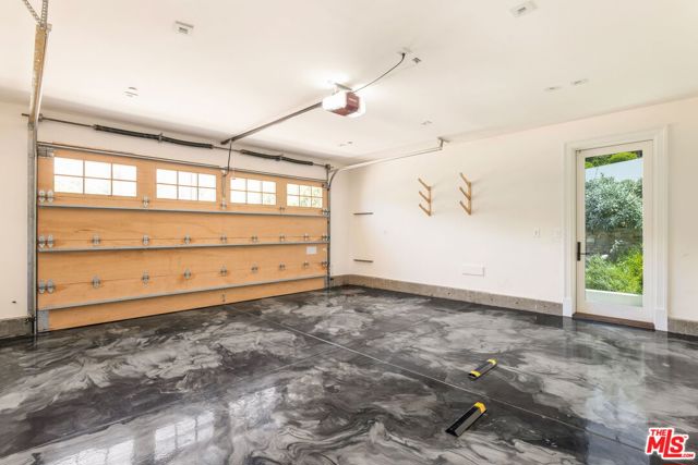 937 & 935 Las Lomas Avenue, Pacific Palisades CA: https://media.crmls.org/mediaz/c1b0c6ff-5e82-4e8a-8bd4-0df31ca1544e.jpg
