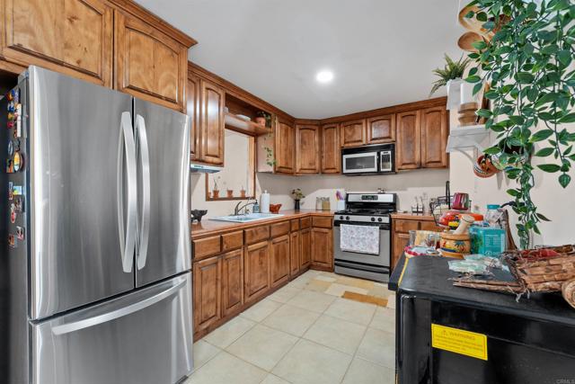 Detail Gallery Image 10 of 31 For 1534 Folkestone St, Spring Valley,  CA 91977 - 4 Beds | 2 Baths