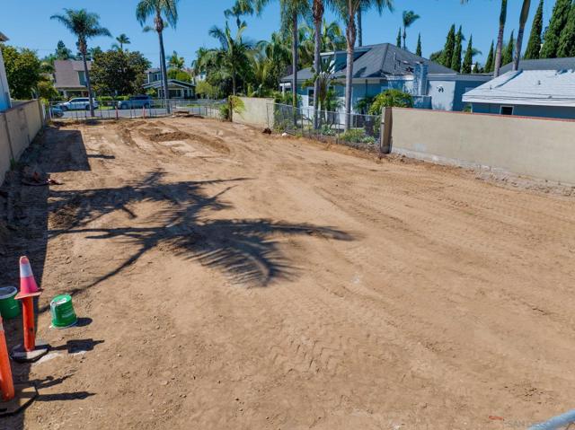 743 B Avenue, Coronado CA: https://media.crmls.org/mediaz/c1b153a7-e0da-4fae-b7dc-7a38c8ca25fc.jpg