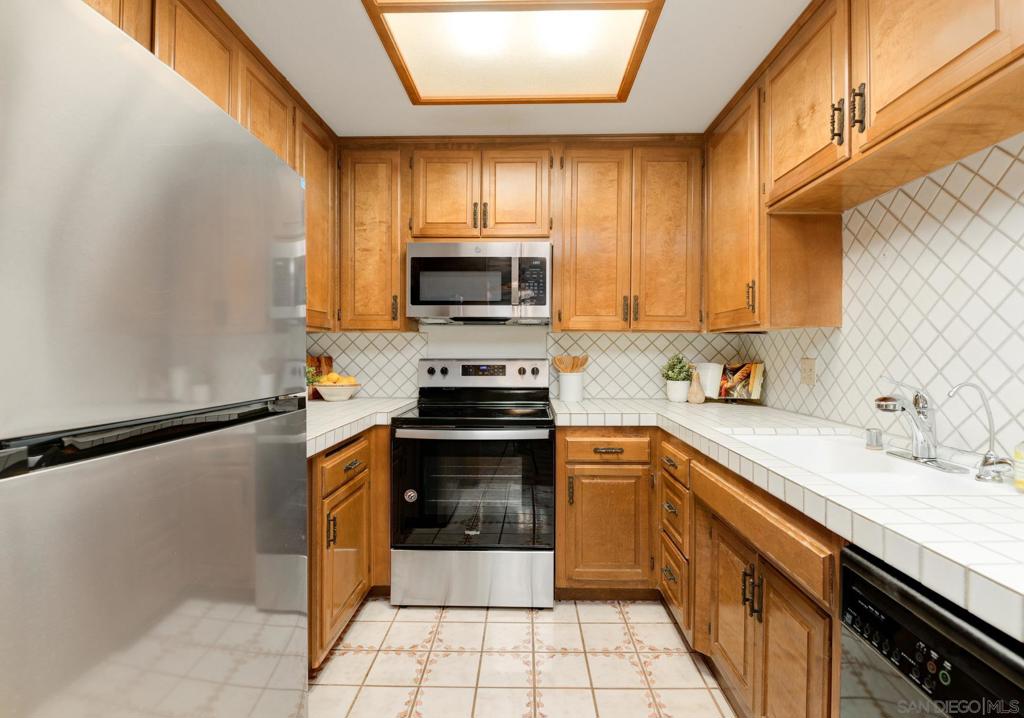 750 State St. - photo 9