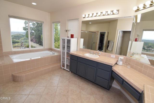 Detail Gallery Image 34 of 47 For 28469 Horseshoe Cir, Saugus,  CA 91390 - 4 Beds | 3 Baths
