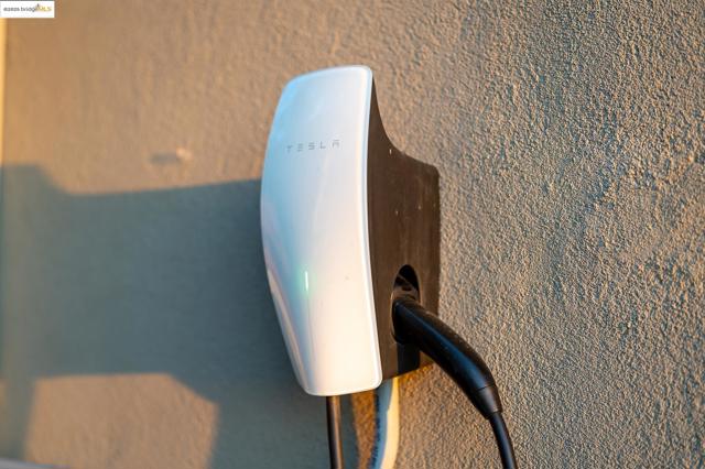 207 Cambridge Ave, Kensington CA: https://media.crmls.org/mediaz/c1b21d2e-90a9-4659-8726-8ae83916ffb1.jpg