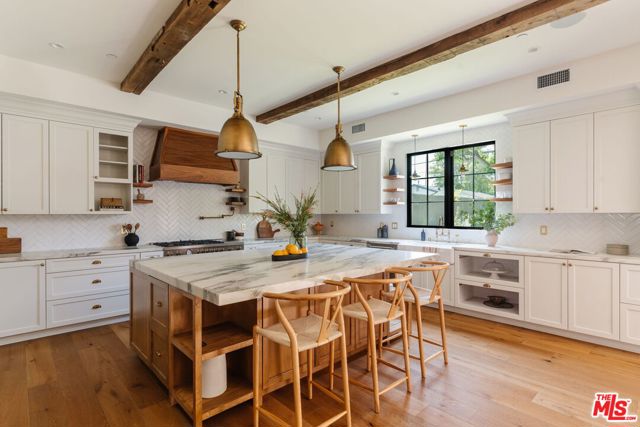 11734 Huston Street, Valley Village CA: https://media.crmls.org/mediaz/c1b2cf97-3cd1-448f-a859-98186d38a986.jpg
