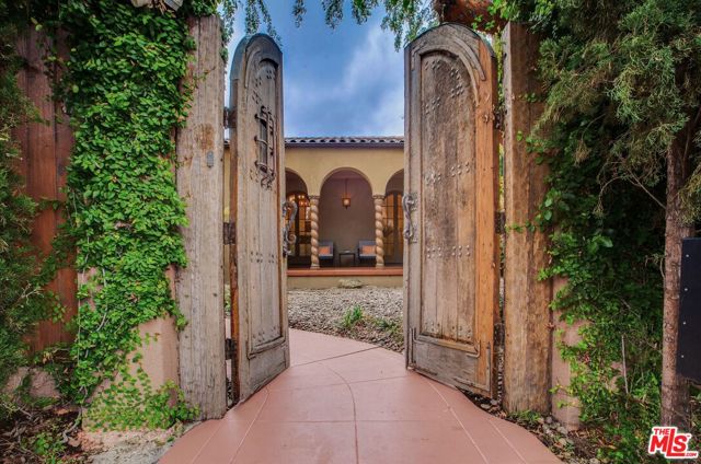 1900 N Serrano Avenue, Los Angeles CA: https://media.crmls.org/mediaz/c1b305cf-69e3-447b-a95a-5874e6abfc19.jpg