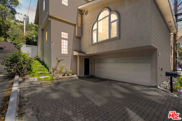 1110 N Beverly Glen Boulevard, Los Angeles CA: https://media.crmls.org/mediaz/c1b38196-36c2-4198-948e-3ee7648ba5c6.jpg