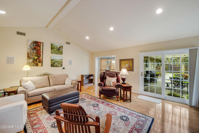 3384 Radcliffe Road, Thousand Oaks CA: https://media.crmls.org/mediaz/c1b3b5fd-f373-42bb-b572-33856037b4f1.jpg