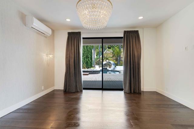 Detail Gallery Image 5 of 22 For 410 Milagrosa Cir, Chula Vista,  CA 91910 - 5 Beds | 4/1 Baths