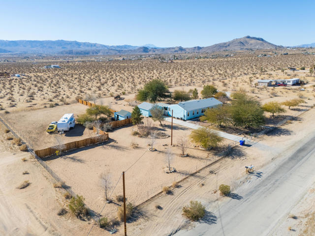 62851 Aberdeen Drive, Joshua Tree CA: https://media.crmls.org/mediaz/c1b722e8-a02b-4594-b539-6b6705815f5d.jpg