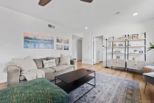972 Maria Way, Chula Vista CA: https://media.crmls.org/mediaz/c1b773db-06ec-4ed4-9847-3778b8386325.jpg