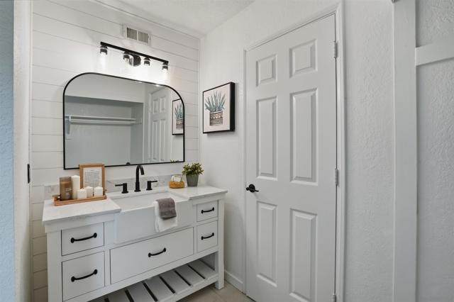 1806 Stewart St, Oceanside CA: https://media.crmls.org/mediaz/c1b78fe5-4e7d-4d7b-9073-95457d683d75.jpg