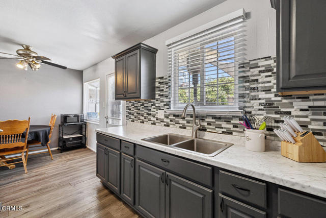 Detail Gallery Image 5 of 17 For 225 Glacier Ave, Oxnard,  CA 93033 - 3 Beds | 2 Baths