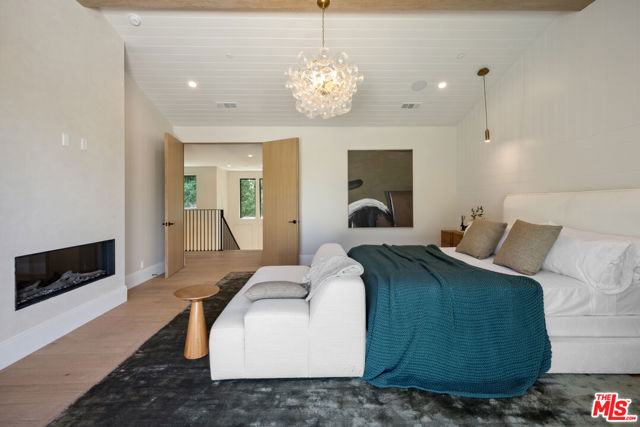 5036 Woodley Avenue, Encino CA: https://media.crmls.org/mediaz/c1b81729-9c9a-4190-91f5-07fcfaca6174.jpg