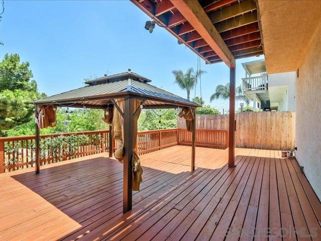 1277 Glencoe Dr, San Diego CA: https://media.crmls.org/mediaz/c1b82012-8d3a-405a-a55d-8f24ed8050e9.jpg