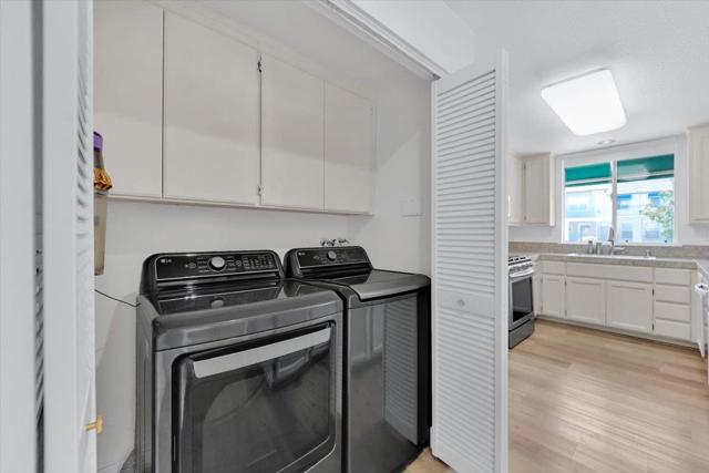 401 Baltic Circle,  CA: https://media.crmls.org/mediaz/c1b86c2a-a731-4b6b-ab1f-891fafd9f118.jpg