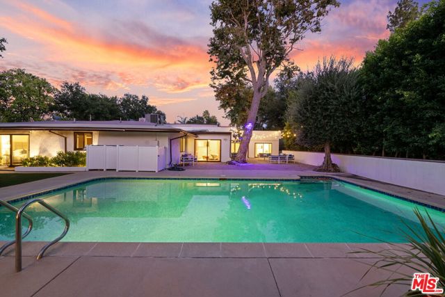 4745 Caritina Drive, Tarzana CA: https://media.crmls.org/mediaz/c1b88276-1037-4dd0-9411-d64a89f02f30.jpg