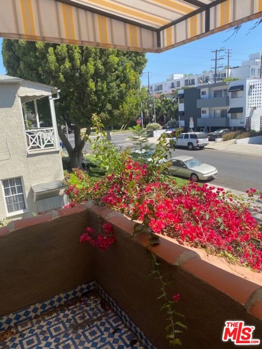 745 -747 1/4 N Hayworth Avenue, Los Angeles CA: https://media.crmls.org/mediaz/c1b8c979-bf21-4ae5-8acc-6dc1dd0cf168.jpg