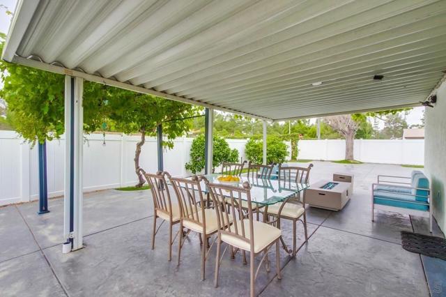 15380 Via La Gitano, Poway CA: https://media.crmls.org/mediaz/c1b8dec8-e528-4012-96fe-41ace9b58194.jpg