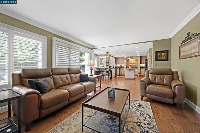 100 Chadbourne Dr, Danville CA: https://media.crmls.org/mediaz/c1b93252-8f32-4bed-bb1d-384eb55b65f5.jpg