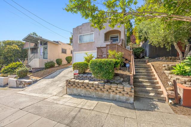 3121 Monticello Avenue, Oakland CA: https://media.crmls.org/mediaz/c1b94cc0-1cd9-416e-a70a-8d5751e15128.jpg