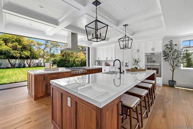 461 Country Club Ln, Coronado CA: https://media.crmls.org/mediaz/c1ba1936-b366-4796-9885-8eb8583fab24.jpg