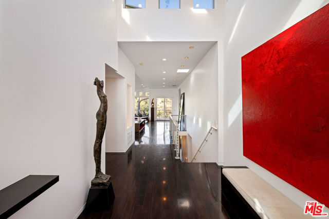 1415 Summitridge Drive, Beverly Hills CA: https://media.crmls.org/mediaz/c1ba1e76-0ba5-4f37-8a72-75eb201c7e27.jpg