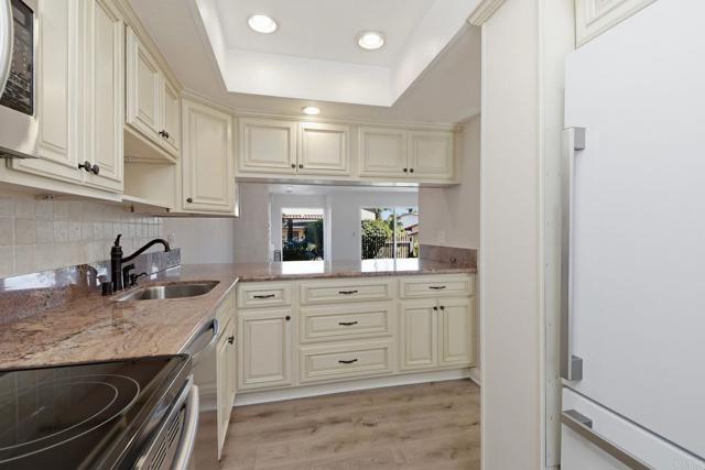 Detail Gallery Image 16 of 49 For 1915 Estrella De Mar Ct #C,  Carlsbad,  CA 92009 - 2 Beds | 2/1 Baths