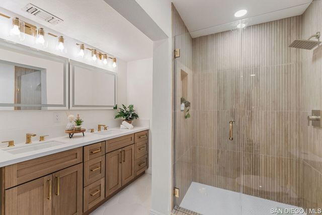 3424 Lockwood DR, San Diego CA: https://media.crmls.org/mediaz/c1bad1f1-4f3e-4047-8730-d1ce3e69b791.jpg