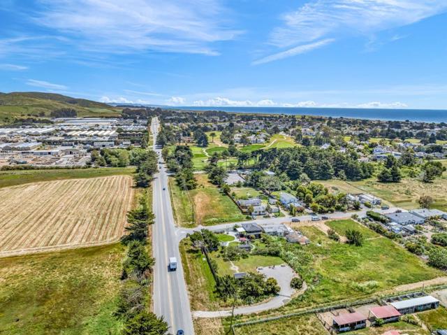 575 Dolores Avenue, Half Moon Bay CA: https://media.crmls.org/mediaz/c1bc77a7-e9f5-4ce6-bc04-20ae79fcb730.jpg