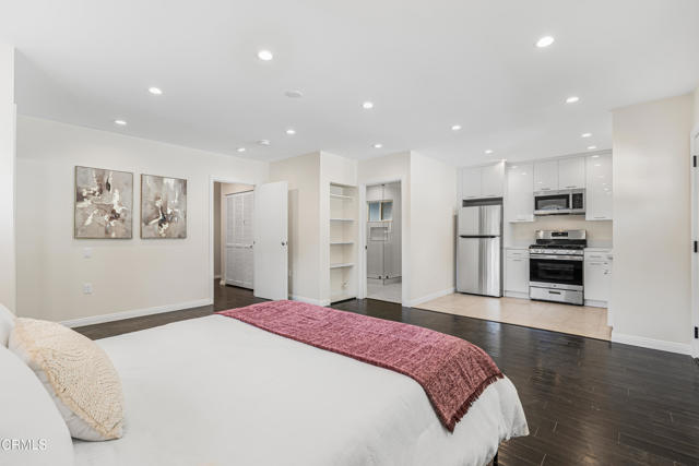 Detail Gallery Image 21 of 37 For 15233 Camarillo St, Sherman Oaks,  CA 91403 - 5 Beds | 4 Baths