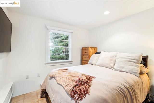 342 El Toyonal, Orinda CA: https://media.crmls.org/mediaz/c1bd2af1-e03b-4cf1-b065-3056de84c7fe.jpg