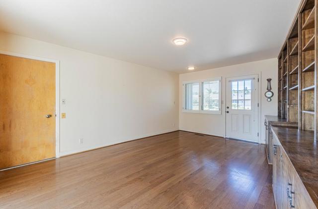 12 Mesa Del Sol, Salinas CA: https://media.crmls.org/mediaz/c1bd3505-9dc4-4166-b7a8-60694b652afe.jpg