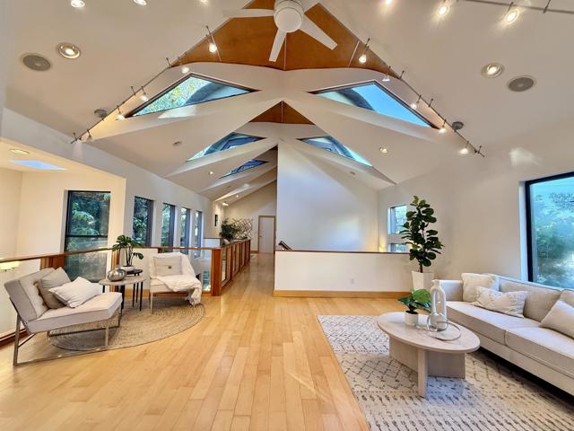 3566 Albatross St, San Diego CA: https://media.crmls.org/mediaz/c1bd5f5b-2550-4a64-9e15-ee77b41e8860.jpg