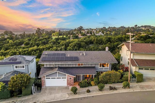 3218 Oakes Dr, Hayward CA: https://media.crmls.org/mediaz/c1bdb8c0-bd4c-4cd7-a511-05684916de2c.jpg