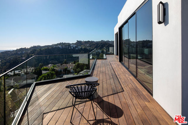 2371 Achilles Drive, Los Angeles CA: https://media.crmls.org/mediaz/c1bdf21b-e983-4ff8-9099-e04c1f77f618.jpg