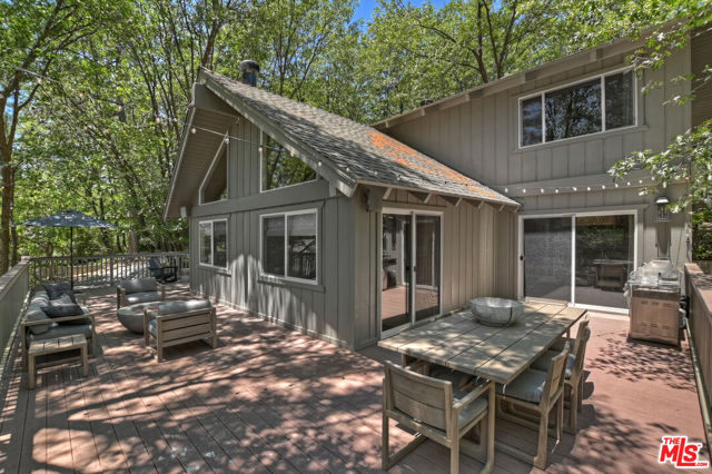 28805 North Shore Road, Lake Arrowhead CA: https://media.crmls.org/mediaz/c1be63ea-4fdf-4d4f-8016-c8c3f2792284.jpg