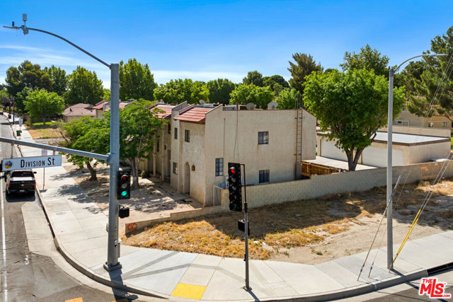102 E Lancaster Boulevard, Lancaster CA: https://media.crmls.org/mediaz/c1be67af-7f46-4c14-a04a-87939ce26242.jpg