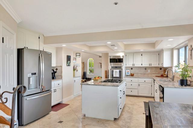 560 Seeforever Dr, San Marcos CA: https://media.crmls.org/mediaz/c1be72b3-548c-494a-97b3-1ac5c68f56f9.jpg