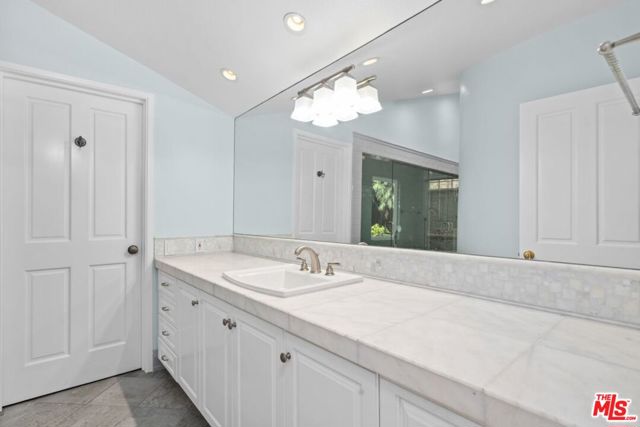 30604 Sicomoro Drive, Malibu CA: https://media.crmls.org/mediaz/c1beb0cb-8f45-4abb-b99b-ce003f052449.jpg