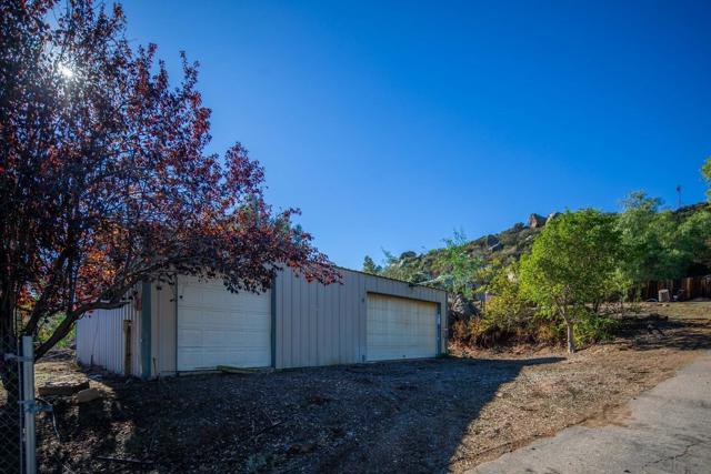 18435 Chablis Rd., Ramona CA: https://media.crmls.org/mediaz/c1bf3b9c-0fb9-4b72-8585-d6b063d9f139.jpg