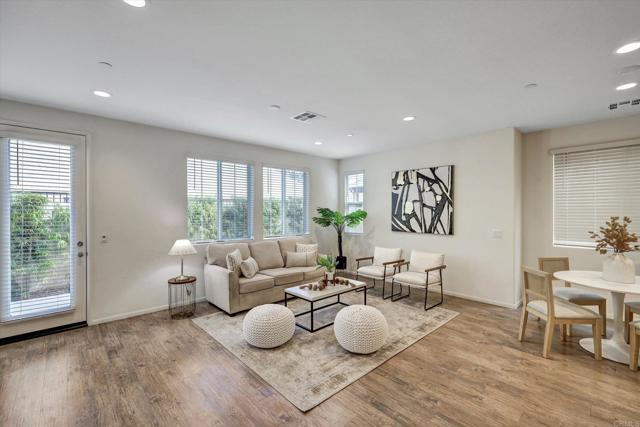 211 Silver Fir Court, Vista CA: https://media.crmls.org/mediaz/c1bf4d84-e8aa-4c54-9999-c1fb3c071dc7.jpg
