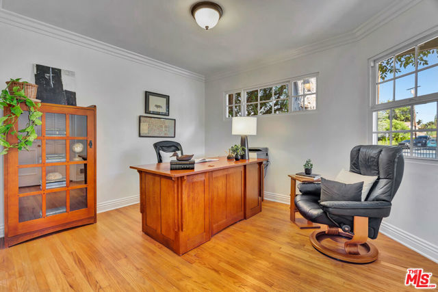 6001 Oakdale Avenue, Woodland Hills CA: https://media.crmls.org/mediaz/c1c011ab-e87f-4df5-a3df-00af65474fbe.jpg